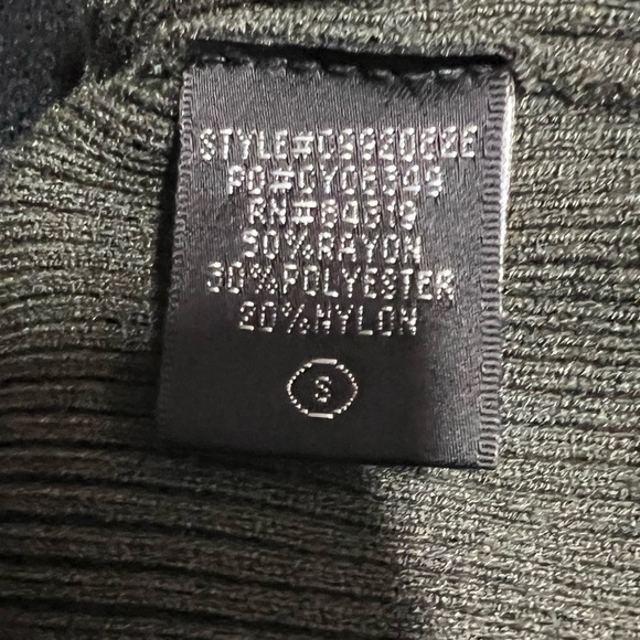 💕NWT-BEAUTIFUL CYRUS OLIVE GREEN SWEATER Sz S💕💕 - Picture 5 of 6
